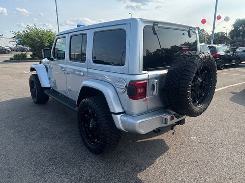 Used 2022 Jeep Wrangler Unlimited Sahara AWD/4WD image 5