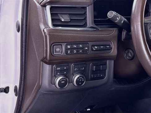 Used 2023 GMC Yukon XL Denali w/ Advanced Technology Package AWD/4WD image 4