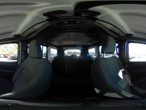 Used 2025 Jeep Wrangler Sahara image 41