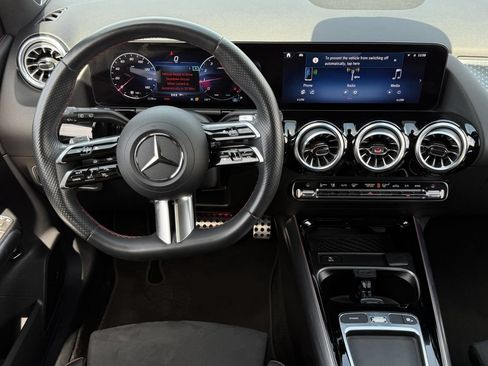 Used 2025 Mercedes-Benz GLA 250 4MATIC image 12