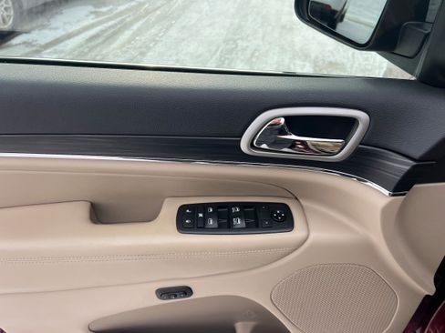 Used 2021 Jeep Grand Cherokee Limited image 11