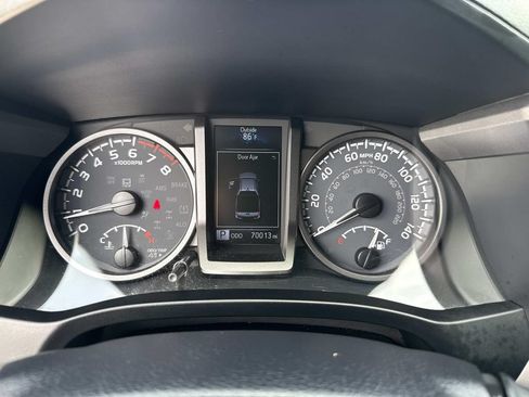 Used 2021 Toyota Tacoma TRD Off-Road w/ TRD Premium Off Road Package AWD/4WD image 41