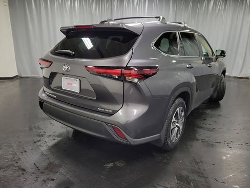 Used 2024 Toyota Highlander XLE image 8