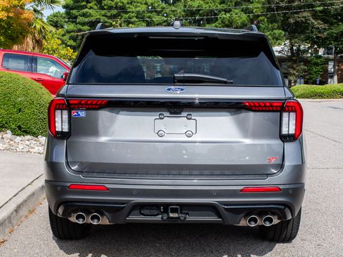 Used 2026 Ford Explorer ST w/ Sun And Sound Package AWD/4WD image 4