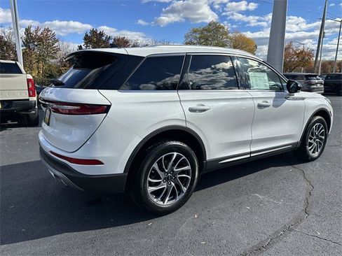 Certified 2022 Lincoln Corsair Standard w/ Equipment Group 101A image 5