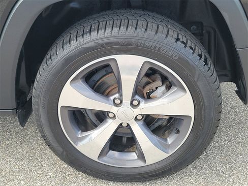 Used 2019 Jeep Cherokee Limited image 12