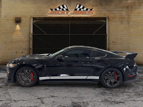 Used 2020 Ford Mustang Shelby GT500 w/ Carbon Fiber Track Pack RWD image 3