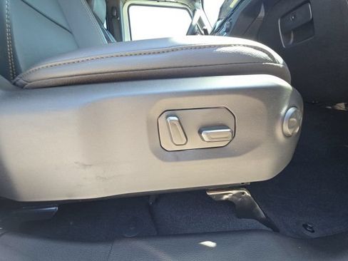 Used 2024 Jeep Wrangler Unlimited Sahara w/ Technology Group AWD/4WD image 19