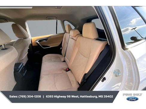Used 2024 Toyota RAV4 XLE FWD image 20