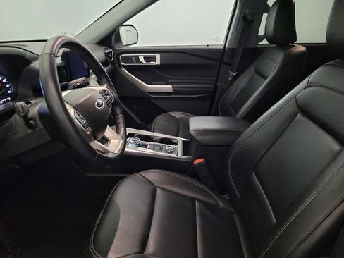 Used 2022 Ford Explorer XLT w/ Equipment Group 202A AWD/4WD image 17