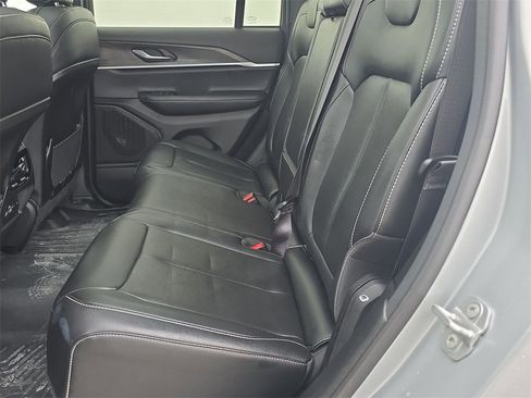 Used 2025 Jeep Grand Cherokee Limited w/ Black Appearance Package image 26