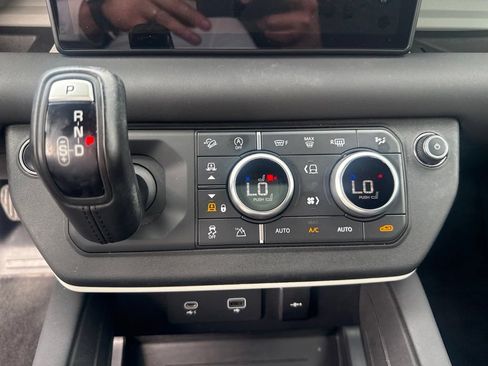 Certified 2024 Land Rover Defender 110 S AWD/4WD image 20