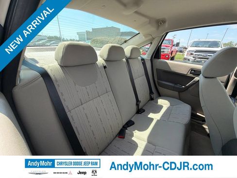 Used 2009 Ford Focus SE FWD image 14