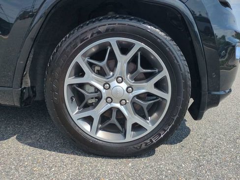 Used 2019 Jeep Grand Cherokee Overland AWD/4WD image 11