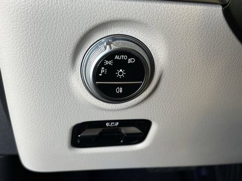 Certified 2025 Mercedes-Benz C 300 Sedan image 18