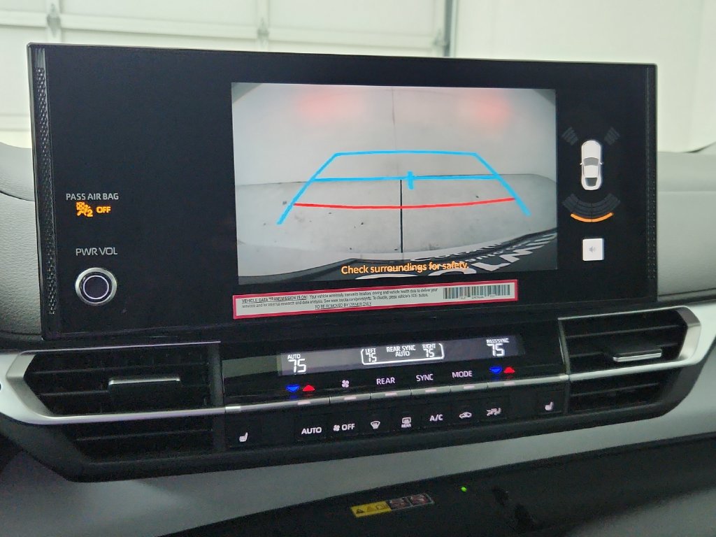 Used 2025 Toyota Sienna XLE FWD image 27