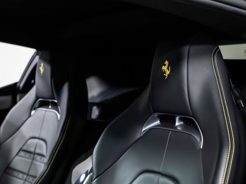 Used 2022 Ferrari SF90 Stradale image 39