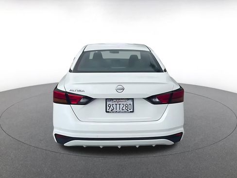 Used 2025 Nissan Altima 2.5 SV FWD image 14
