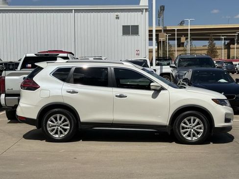 Used 2019 Nissan Rogue SV FWD image 3