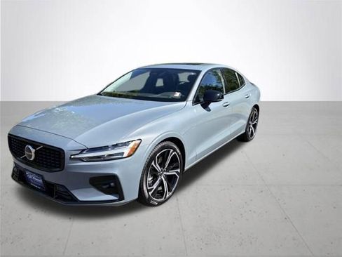 Used 2024 Volvo S60 B5 Core AWD/4WD image 2