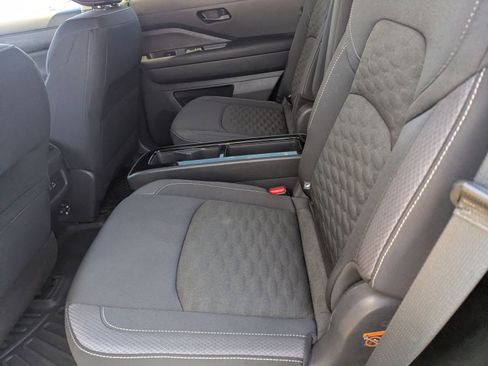 Used 2024 Nissan Pathfinder SV w/ SV Premium Package image 16