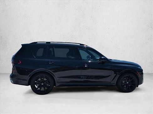 Used 2023 BMW X7 xDrive40i w/ M Sport Package AWD/4WD image 4