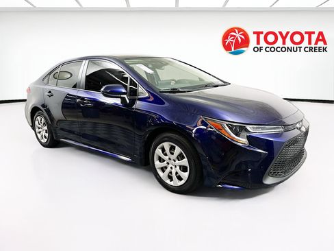 Used 2022 Toyota Corolla LE image 1
