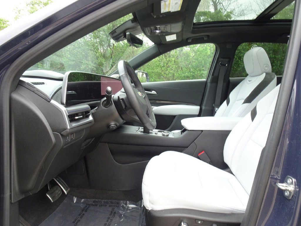 Certified 2024 Cadillac XT4 Sport AWD/4WD image 7