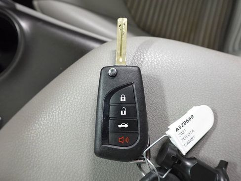 Used 2021 Toyota Camry SE image 30