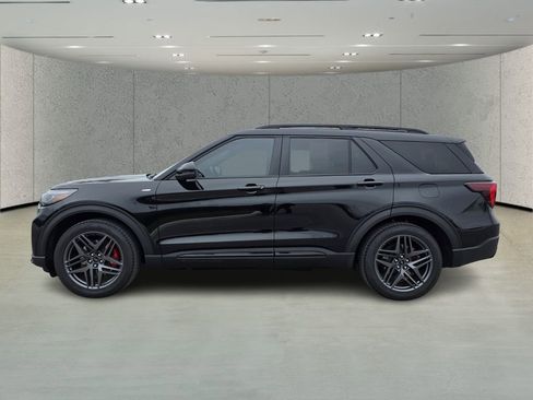 Used 2025 Ford Explorer ST-Line w/ Premium Package image 6