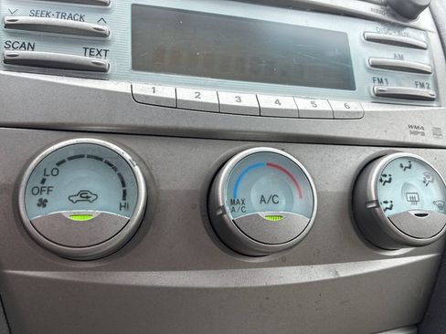 Used 2009 Toyota Camry LE FWD image 17