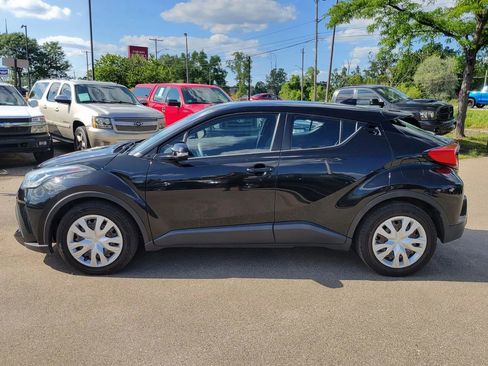 Used 2020 Toyota C-HR LE image 3