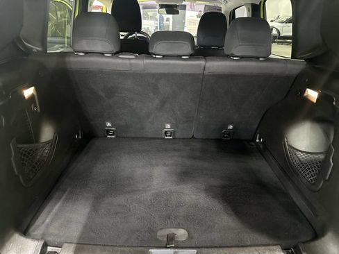 Used 2017 Jeep Renegade Latitude w/ Cold Weather Group FWD image 26