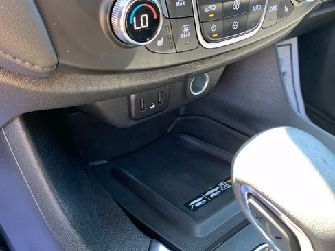 Used 2022 Chevrolet Traverse LT FWD image 29