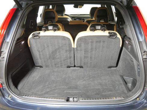 Used 2022 Volvo XC90 T6 Inscription w/ Lounge Package image 18