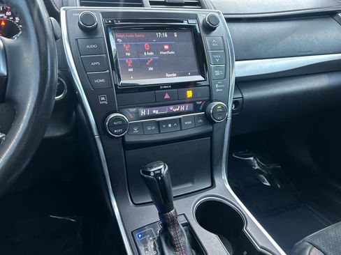 Used 2016 Toyota Camry XSE w/ Moonroof Package image 11