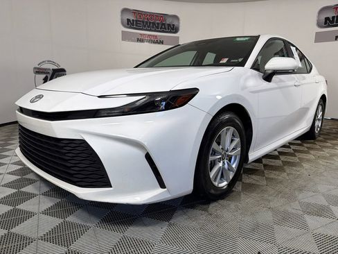 Used 2025 Toyota Camry LE image 7