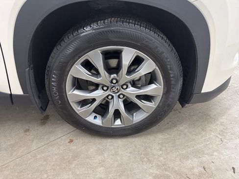 Used 2024 Toyota Grand Highlander Limited image 12