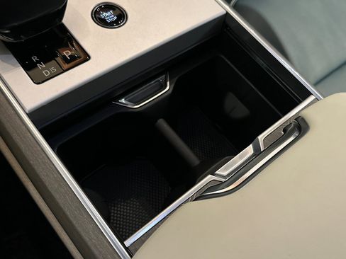 New 2025 Land Rover Range Rover SV image 31