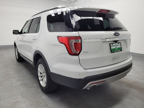 Used 2017 Ford Explorer XLT image 5