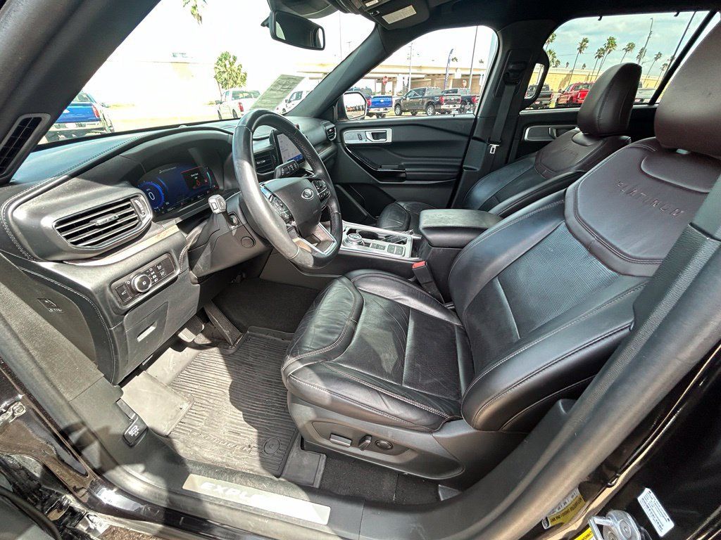 Used 2023 Ford Explorer Platinum w/ Equipment Group 601A RWD image 11