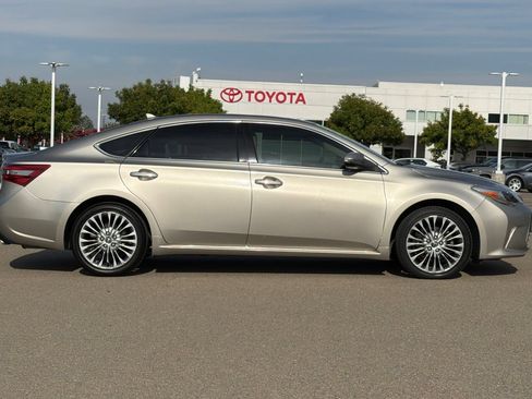 Used 2016 Toyota Avalon Limited FWD image 3