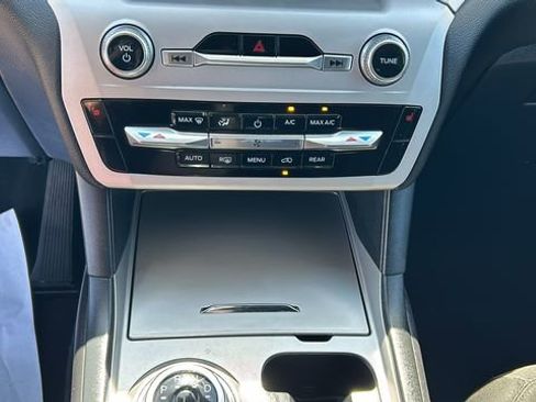Certified 2023 Ford Explorer XLT RWD image 23