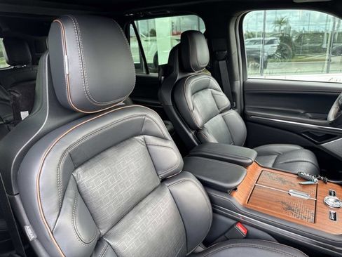 New 2025 Lincoln Navigator Black Label image 19