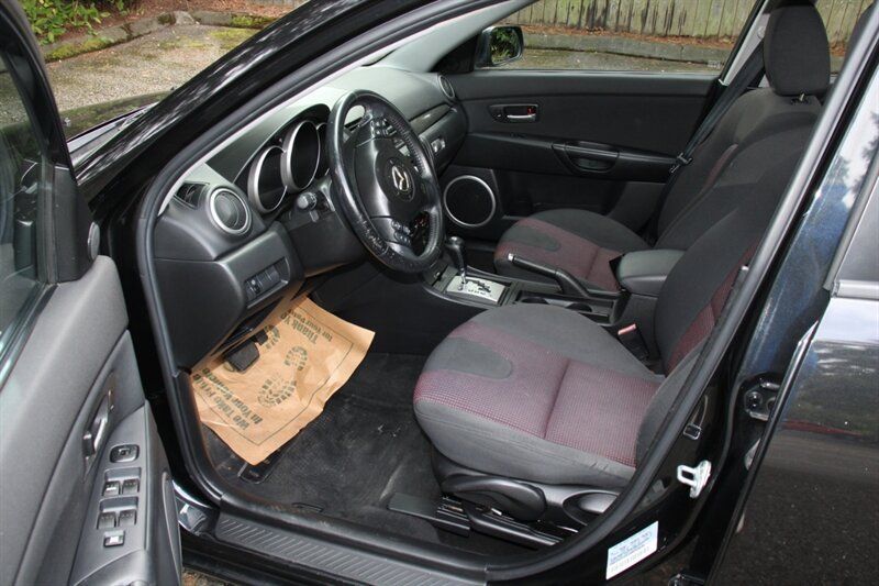 Used 2004 MAZDA MAZDA3 s w/ Moonroof & 6-CD Pkg FWD image 5