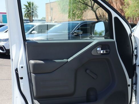 Used 2015 Nissan Frontier S image 30