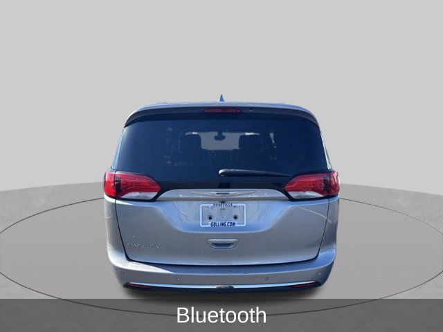 Used 2017 Chrysler Pacifica Touring-L FWD image 5