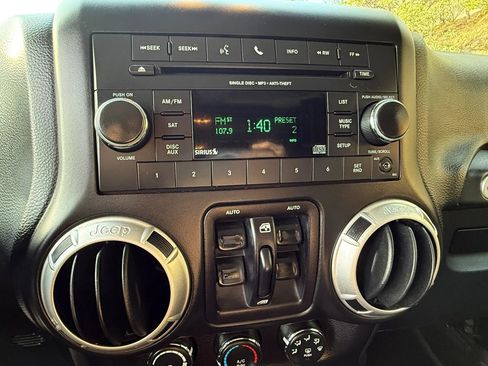 Used 2015 Jeep Wrangler Unlimited Sport AWD/4WD image 30