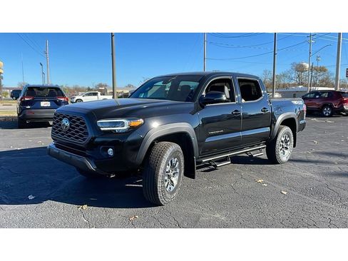 Used 2023 Toyota Tacoma TRD Off-Road w/ TRD Premium Off Road Package image 3