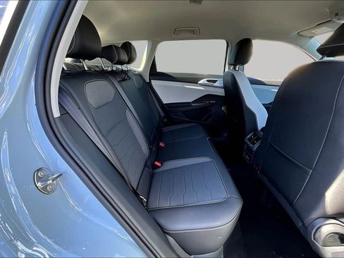 New 2026 Volkswagen Taos SE image 23